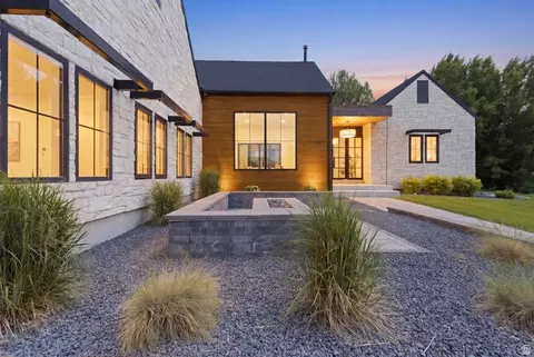 Exterior - 551 E Center N, Hyde Park, UT 84318 photo 18 of 19
