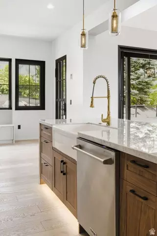 Kitchen - 551 E Center N, Hyde Park, UT 84318 photo 6 of 9