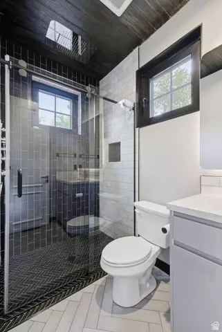 Bath - 551 E Center N, Hyde Park, UT 84318 photo 8 of 14