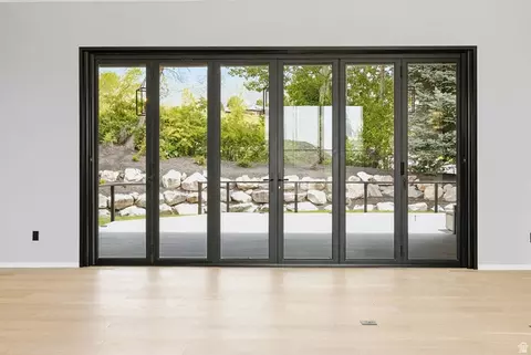 Living - 551 E Center N, Hyde Park, UT 84318 photo 4 of 5