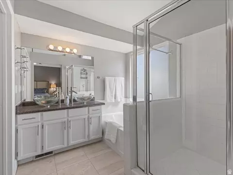 Bath - 558 E Cherry Plum Ct, Sandy, UT 84070 photo 1 of 3