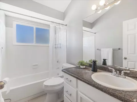 Bath - 558 E Cherry Plum Ct, Sandy, UT 84070 photo 2 of 3