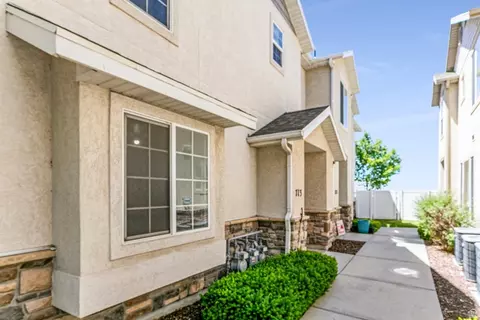 713 W Buckingham Dr, North Salt Lake, UT 84054