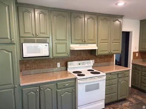 Kitchen - 2313 S 150 E, Bountiful, UT 84010 photo 3 of 4