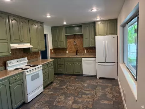 Kitchen - 2313 S 150 E, Bountiful, UT 84010 photo 1 of 4