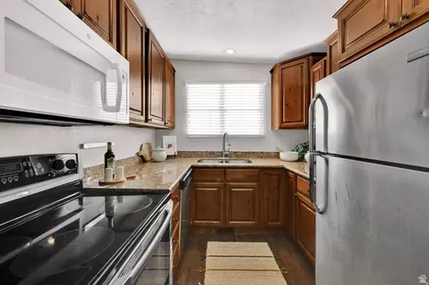 Kitchen - 5534 S Spurrier Rd W, Murray, UT 84107 photo 2 of 2