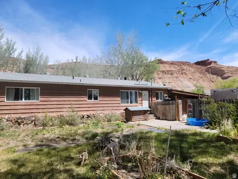 Exterior - 10429 E 4th St, Randlett, UT 84063 photo 2 of 7