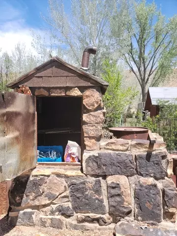 Exterior - 10429 E 4th St, Randlett, UT 84063 photo 6 of 7