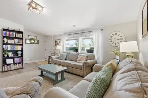 Living - 435 E 100 S, Fairview, UT 84629 photo 2 of 4