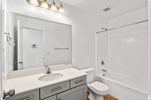Bath - 513 E Mt Dutton Way, Eagle Mountain, UT 84005 photo 3 of 4