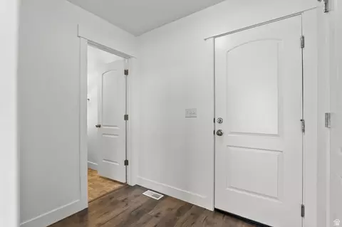 Entry Way - 513 E Mt Dutton Way, Eagle Mountain, UT 84005 photo 6 of 8