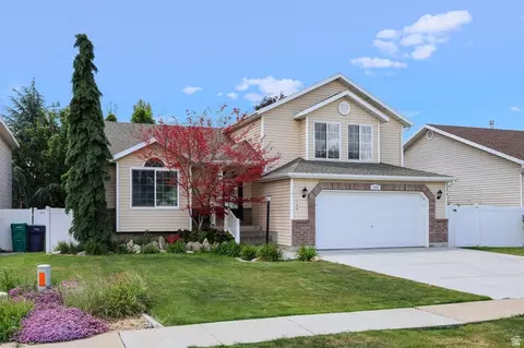 Exterior - 142 E 2675 S, Clearfield, UT 84015 photo 2 of 7