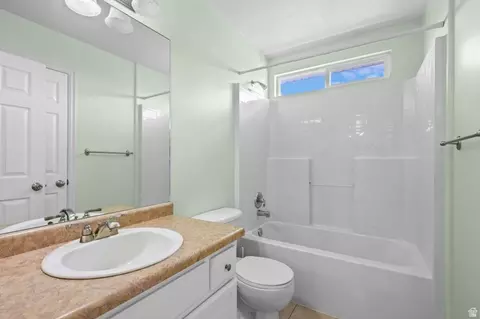 Bath - 142 E 2675 S, Clearfield, UT 84015 photo 4 of 5