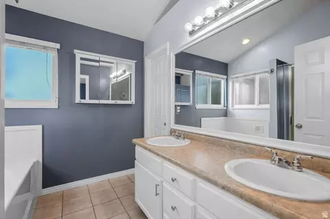 Bath - 142 E 2675 S, Clearfield, UT 84015 photo 2 of 5