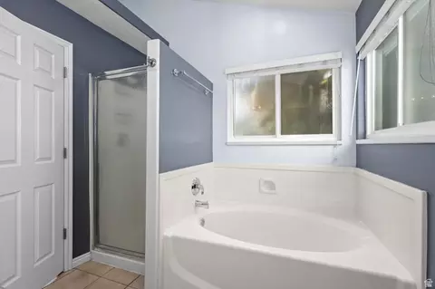 Bath - 142 E 2675 S, Clearfield, UT 84015 photo 3 of 5