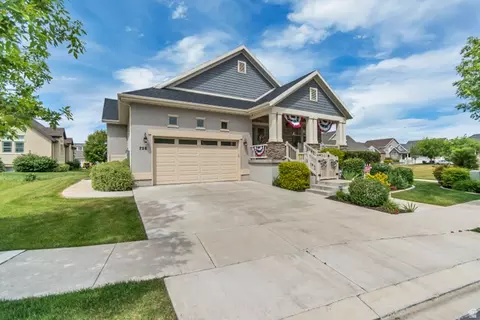 Exterior - 728 S Golden Leaf Way, Mapleton, UT 84664 photo 2 of 9