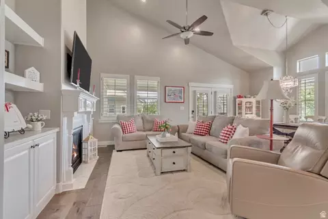 Living - 728 S Golden Leaf Way, Mapleton, UT 84664 photo 1 of 3
