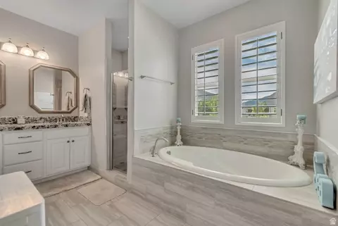 Bath - 728 S Golden Leaf Way, Mapleton, UT 84664 photo 2 of 4