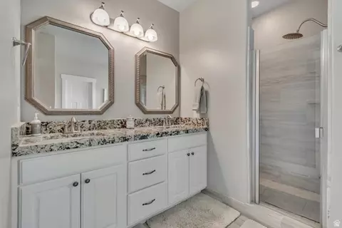 Bath - 728 S Golden Leaf Way, Mapleton, UT 84664 photo 1 of 4
