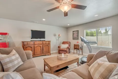 Living - 728 S Golden Leaf Way, Mapleton, UT 84664 photo 3 of 3