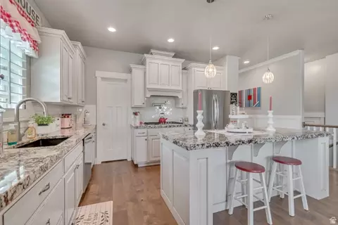 Kitchen - 728 S Golden Leaf Way, Mapleton, UT 84664 photo 3 of 3