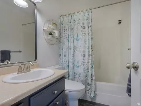 Bath - 918 S 190 E, Panguitch, UT 84759 photo 1 of 3