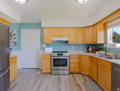 Kitchen - 918 S 190 E, Panguitch, UT 84759 photo 4 of 6