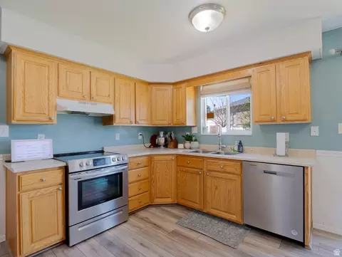 Kitchen - 918 S 190 E, Panguitch, UT 84759 photo 2 of 6
