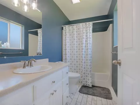Bath - 918 S 190 E, Panguitch, UT 84759 photo 2 of 3