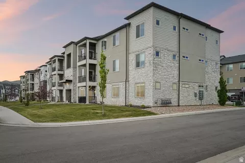 13525 S Poole Dr W #B102, Riverton, UT 84096