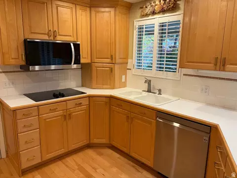 Kitchen - 371 N 1000 E, Bountiful, UT 84010 photo 2 of 3