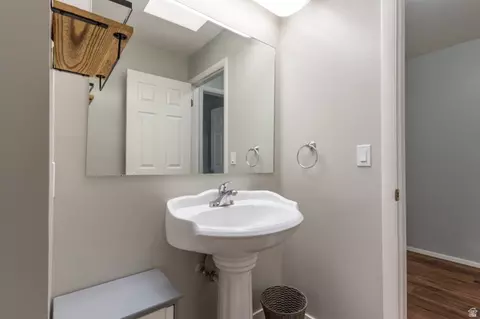 Bath - 5924 S Sultan Cir, Murray, UT 84107 photo 2 of 5