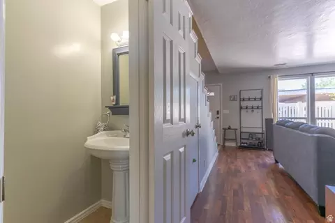Entry Way - 5924 S Sultan Cir, Murray, UT 84107 photo 2 of 2