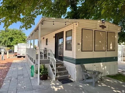 1150 W Red Hills Pkwy #16, Washington, UT 84780