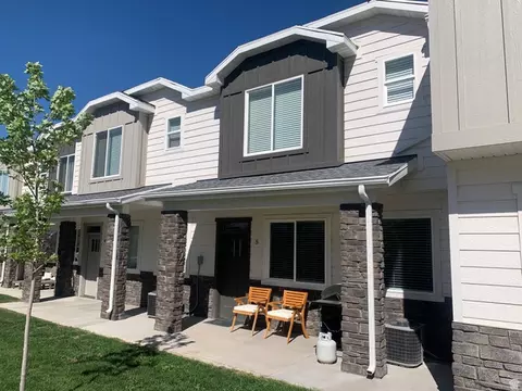 150 W Seasons Ln #5, Garden City, UT 84028