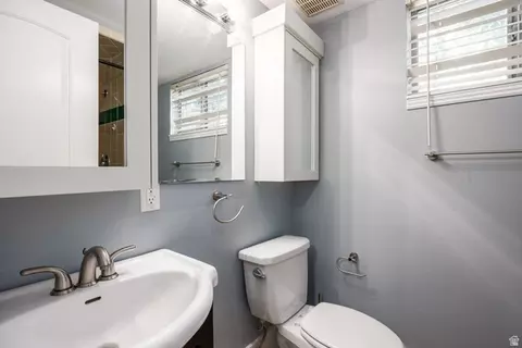 Bath - 3088 S 2075 E, Millcreek, UT 84109 photo 5 of 5