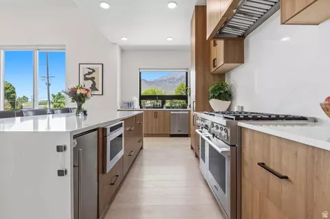 Kitchen - 283 E 4900 N, Provo, UT 84604 photo 3 of 6