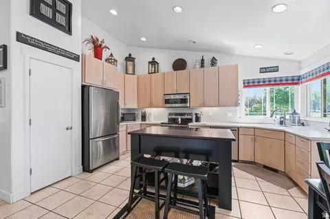 Kitchen - 31 Village Square Rd, Centerville, UT 84014 photo 1 of 3