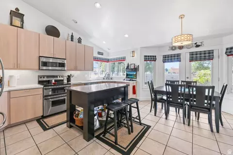 Kitchen - 31 Village Square Rd, Centerville, UT 84014 photo 2 of 3