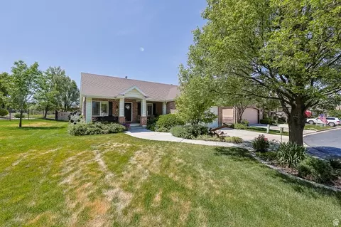 Exterior - 31 Village Square Rd, Centerville, UT 84014 photo 5 of 8