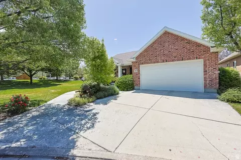 Exterior - 31 Village Square Rd, Centerville, UT 84014 photo 4 of 8