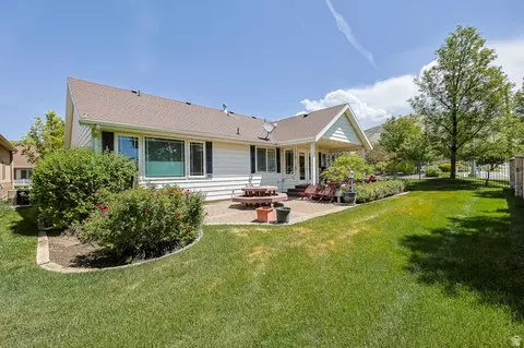 Exterior - 31 Village Square Rd, Centerville, UT 84014 photo 6 of 8
