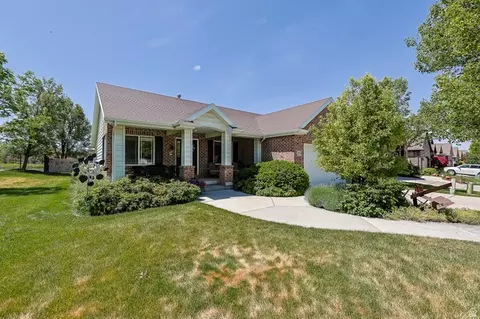 Exterior - 31 Village Square Rd, Centerville, UT 84014 photo 2 of 8