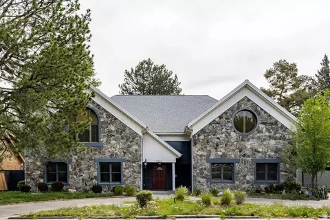 5529 S Woodcrest Dr E, Holladay, UT 84117