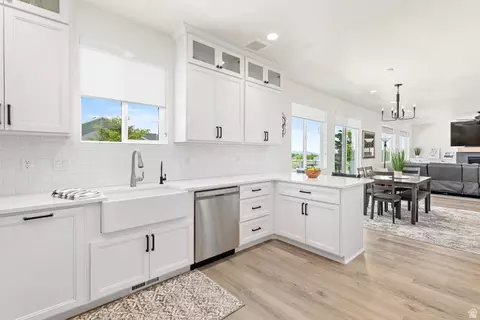 Kitchen - 922 S 30 E, Salem, UT 84653 photo 4 of 5