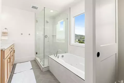 Bath - 922 S 30 E, Salem, UT 84653 photo 2 of 5