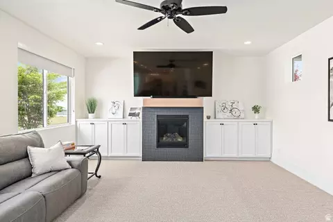 Living - 922 S 30 E, Salem, UT 84653 photo 2 of 2