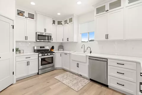 Kitchen - 922 S 30 E, Salem, UT 84653 photo 2 of 5
