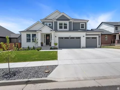 1447 N Shadow Wood Dr, Kaysville, UT 84037