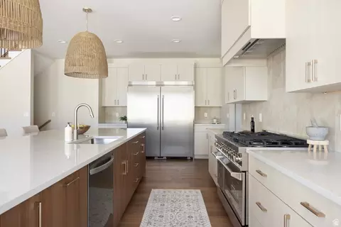 Kitchen - 8058 N Bristlecone Rd #112, Eagle Mountain, UT 84005 photo 4 of 7